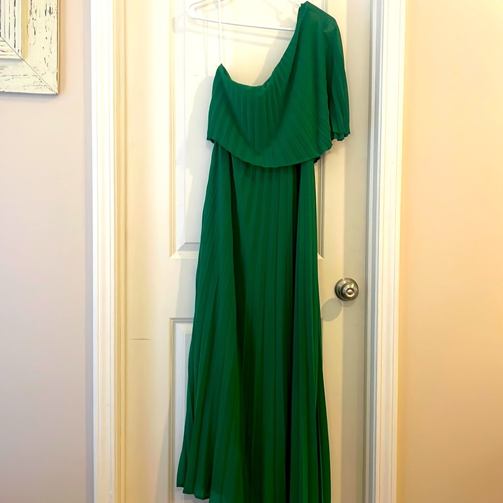 One shoulder Kelly green formal dress, floor length, size L, NEVER WORN